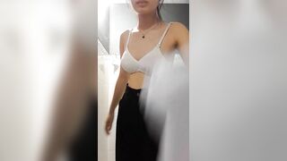 Em học sinh quay clip tự tắm