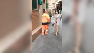 Con đĩ không mặc đồ rồi ra ngoài đường