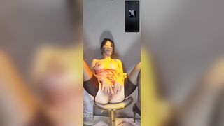 Video call chat sex với em teen dáng múp xinh cực ngon đc e móc lồn cho xem p1