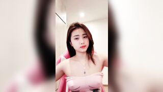 Tiktokker chan3tuoi vú múp xinh đẹp show hàng trên app p3