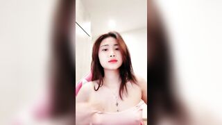Tiktokker chan3tuoi vú múp xinh đẹp show hàng trên app p4