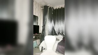 E GÁI KIẾM KÈO ĐI ĐỊT