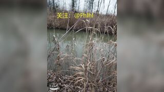 Dâm nữ nứng lồn gạ đụ mấy lão già trong làng mọi lúc mọi nơi p2