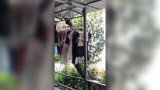 Lén trộm đồ lót hàng xóm sục