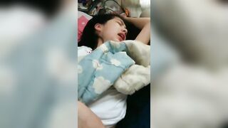 Tranh thủ móc lồn lúc e nó ngủ