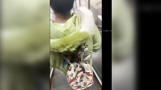Nay trời lạnh sưởi ấm cho e nó