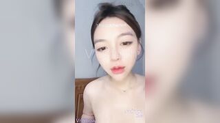 Idol Mâybie mặt xinh da trắng trần truồng livestream show hàng.
