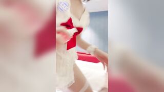 Đại gia TQ vung trăm triệu chỉ để qua đêm với một em loli k9