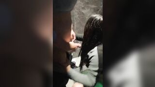 nứng lồn quá chị gái rủ em trai vào nhà vệ sinh công cộng đụ nhau