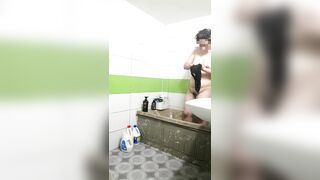 Em tắm rửa tỉa lông lồn