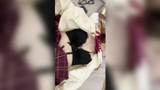 sang thăm bé loli bị ngã xe thấy em ngon quá đè ra đòi địt luôn - phần 8
