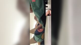 Nụ cưới duyên dáng em gái kính cận răng khểnh lúc chat sex với người yêu