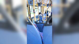 Gái lén lút thủ dâm trên chuyến xe buýt