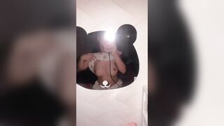 em gái lộ clip thủ dâm cho bạn trai xem