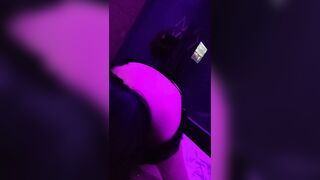 vợ mặc đồ ngủ sexy mà bị bạn chồng vô đụ rồi p2