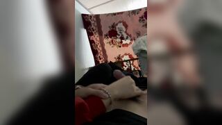 nhỏ bạn thân nằm vọc cu