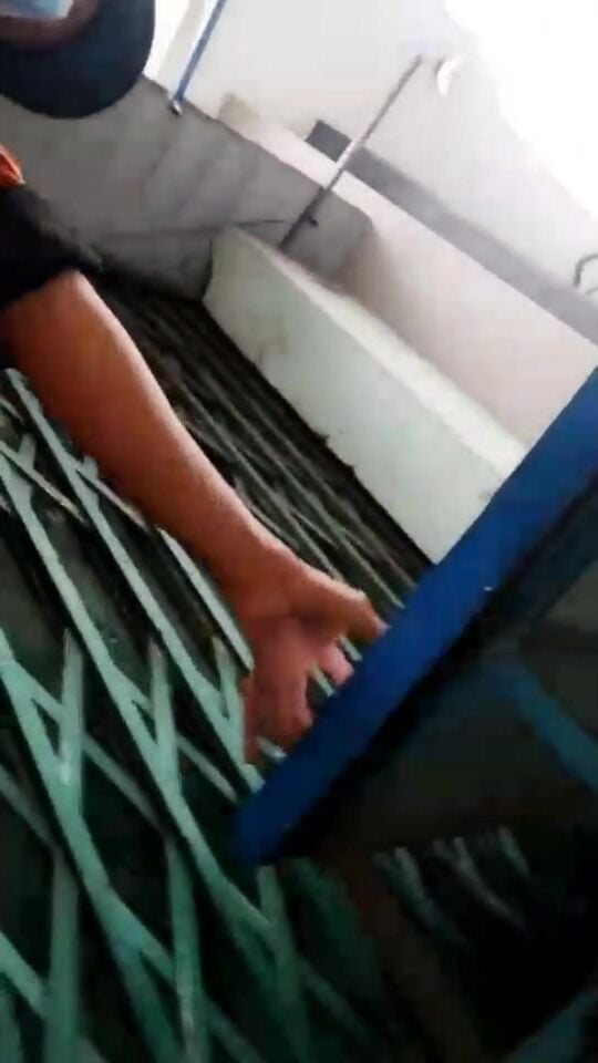Quay lén 2 e gái lộ hàng