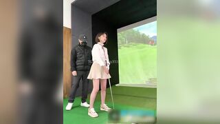 đang chơi golf em gái nứng lồn bú cu cho huấn luyện viên