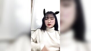 em học sinh dâm đãng mới mở sách ra học đã ngồi thủ dâm p2