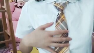 Loli 2k10 show thủ dâm trong bộ đồng phục cực kích thích