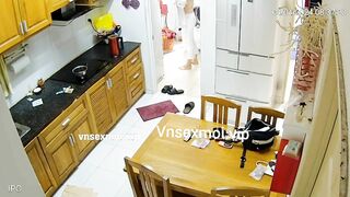 Hack cam máy bay thay đồ