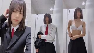 HS , TRỐN VÀO WC , TRẦN TRUỒNG , KHOE HÀNG