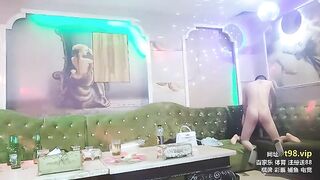 đi hát karaoke chưa kịp chọn bài đã lôi nhân viên quán hát ra địt p9