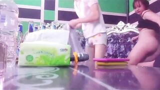 đi hát karaoke chưa kịp chọn bài đã lôi nhân viên quán hát ra địt p11