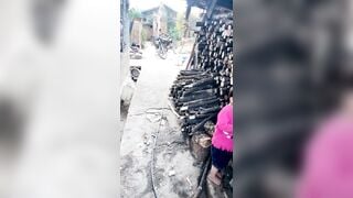 vừa đi học về liền nhét máy rung vào háng quay clip