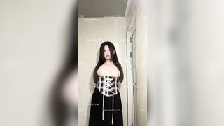 Em teen siêu xinh với khuôn mặt ngây thơ lại có cặp bưởi quá cỡ