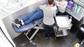 Hack cam phòng khám em Tây cực xinh vú bự đi xỏ khuyên vú