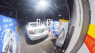 cởi chuồng rửa xe cho khách