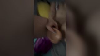 Vô phòng thấy vợ bạn đang thủ dâm