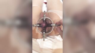 1 cô gái sống trong khu tự trị phải chịu cảnh thú vui tình dục như vậy