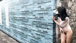 mặc bộ đồ xuyên thấu đi bộ public cho người lạ xem