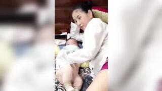 Vợ yêu vú bự cực xinh cho con bú