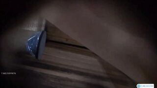 Quay lén em hàng xóm đi rửa lồn trắng không vết muỗi đốt