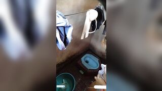 Đặt cam quay lén em teen sinh viên tóc vàng vú bự cùng trọ đi tắm
