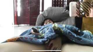 em gái ra giữa phòng khách call móc lồn cho người yêu xem