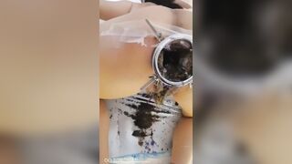 bạo dâm nhét dị vật vào lỗ nhị em gái 2