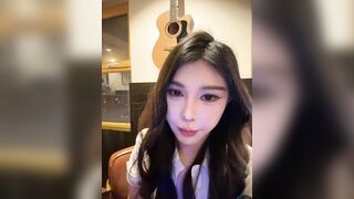 Em teen cực xinh vú bự livetream show hàng cực ngon p4