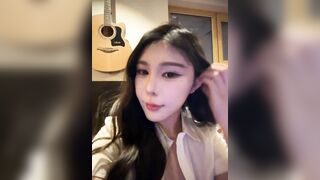 Em teen cực xinh vú bự livetream show hàng cực ngon p4