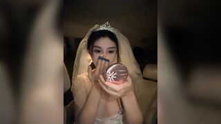 Em teen cosplay cô dâu cực xinh livetream show hàng móc lồn dâm ngay trên xe p20