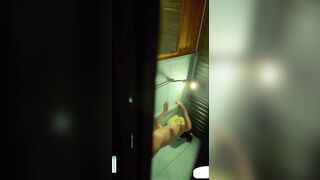 Quay lén em dâu tướng tá cực ngon đi tắm