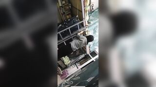 Nhỏ b cùng phòng khốn nạn call video quay lại cảnh bé b cùng phòng thay đồ cho b xem3