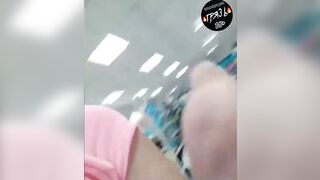Em Tây da trắng ngực bự k mặc áo lót vào siêu thị mua đồ vén áo lên khoe cặp bưởi bự