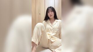 em sinh viên mới ra trường thiếu tiền quay clip thủ dâm để bán #2
