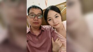 nữ sinh lớp 10 qhtd cùng thầy chủ nhiệm
