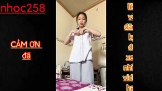 Em học sinh lớp 10 đi học về nứng lồn quá chưa kịp thay đồ thủ dâm luôn cho bớt nứng