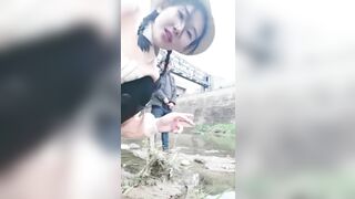 Ồng già nông thôn may mắn được em gái gạ rồi thủ dâm cho